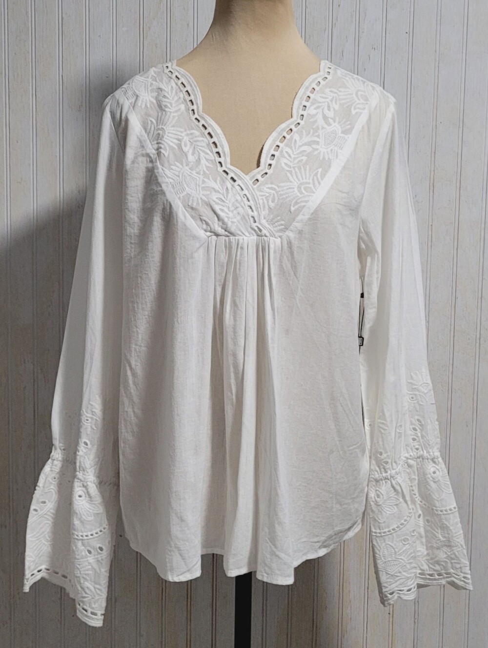 NWT Laundry by Shelli Segal White Eyelet Embroidered Boho Blouse M
